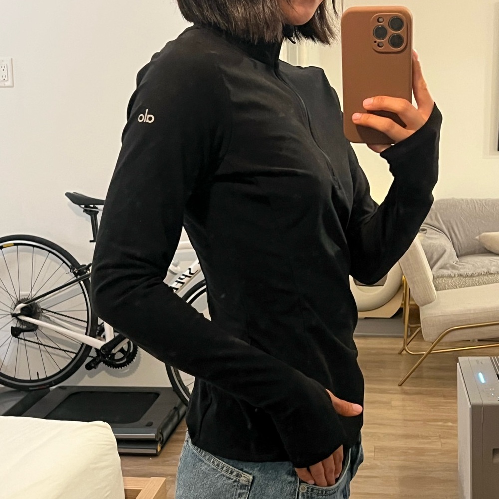 ALO Yoga Jet Black Long Sleeve Tee